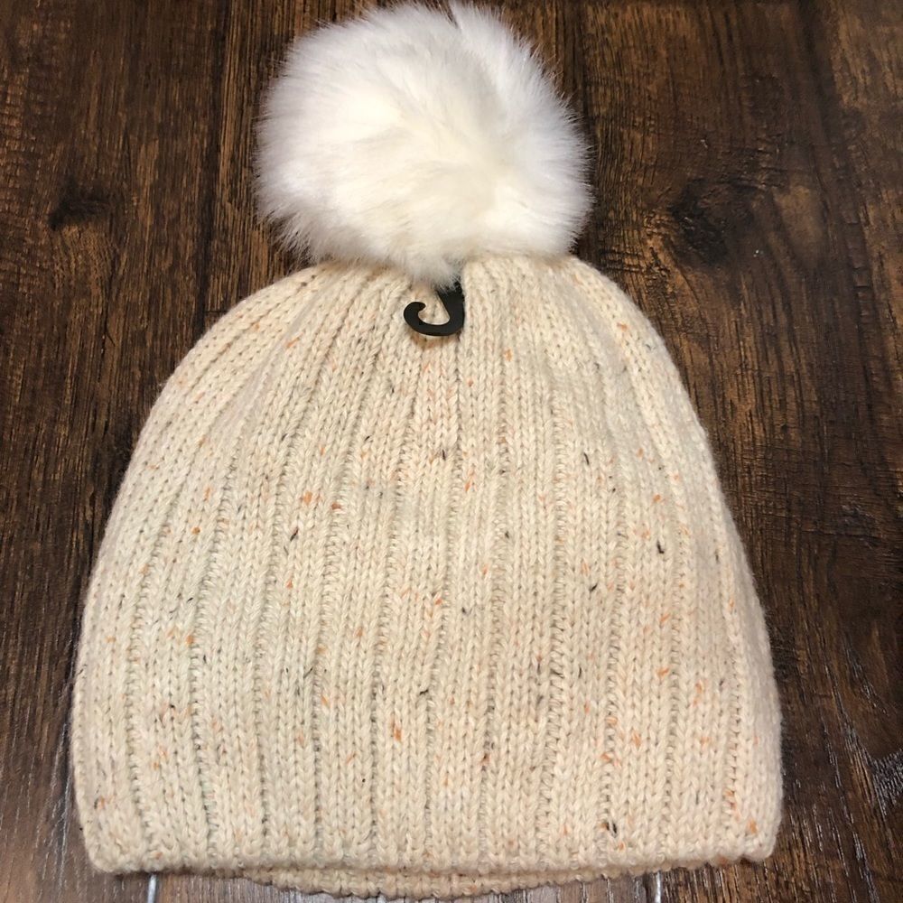 NWT Be your own style pom-pom hat very warm , thick lining.